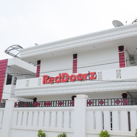 מלון מדאן Reddoorz Near Uin Sumatera Utara מראה חיצוני תמונה